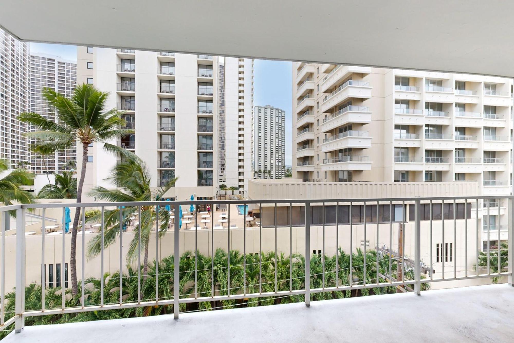 Hyatt Place 502 Honolulu Exterior photo